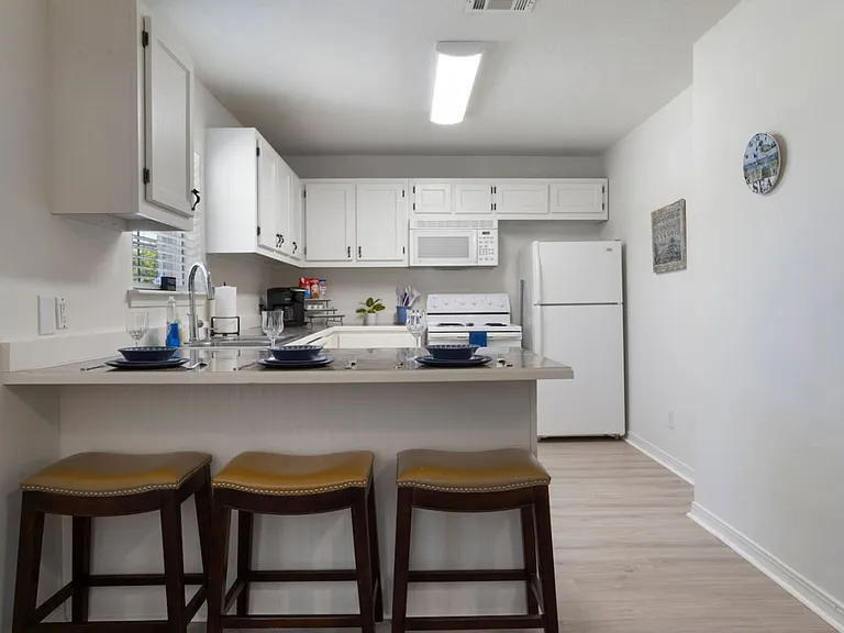 233 Palmetto Ln #B — Photo 6