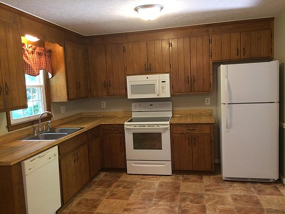 3rd image of 370 Cheyenne Dr