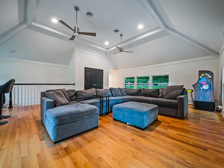 6616 Valley Dr — Photo 29