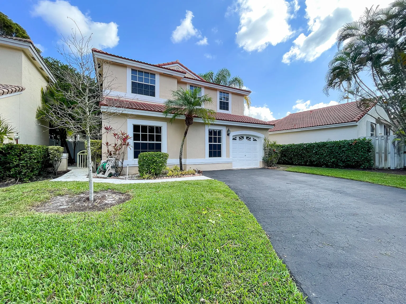 4 bed, 2.5 bath, 1685 sqft, $4,500 — Photo 2