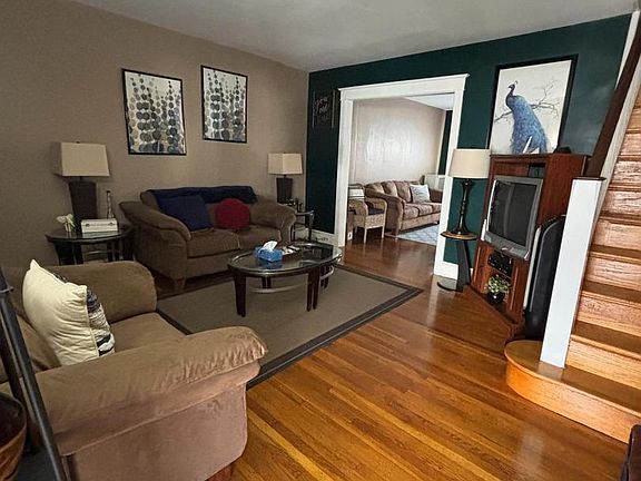 3rd image of 804 Kenmore Rd