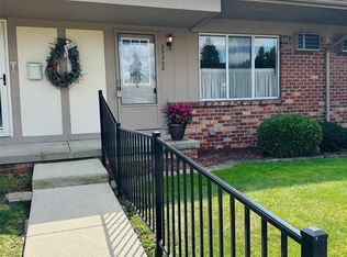 25208 Franklin Ter #4, South Lyon, MI