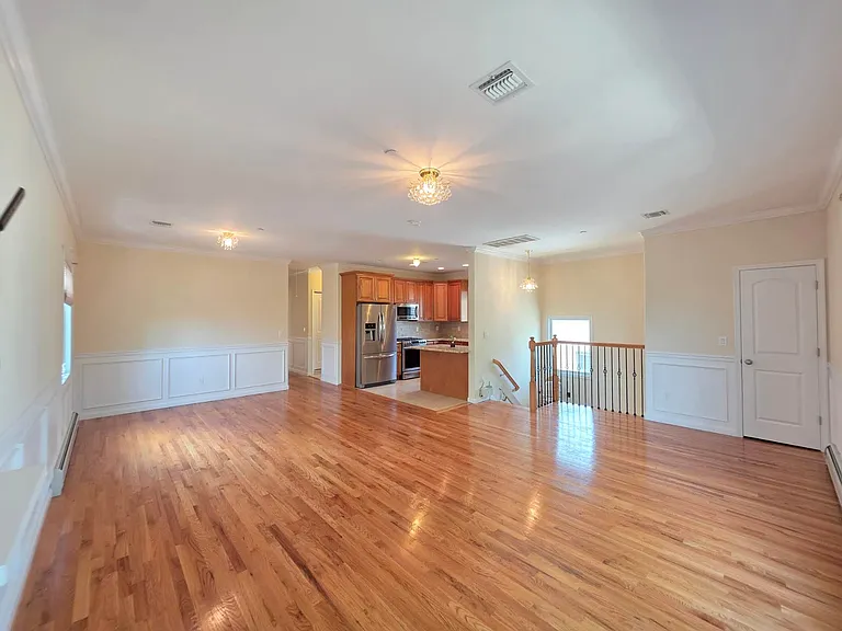 16 Allen Pl #2 — Photo 3