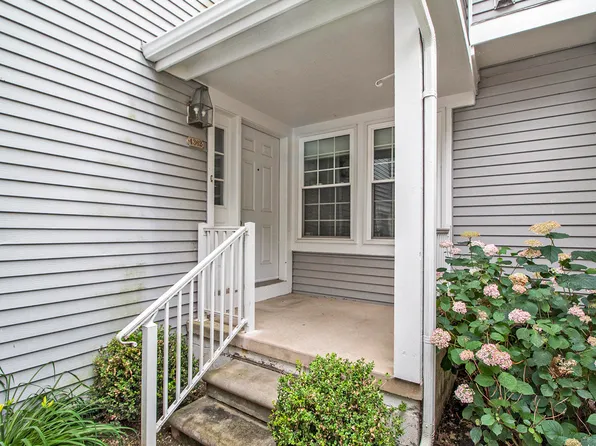 4362 Pine Ridge Ct, Ann Arbor, MI 48105
