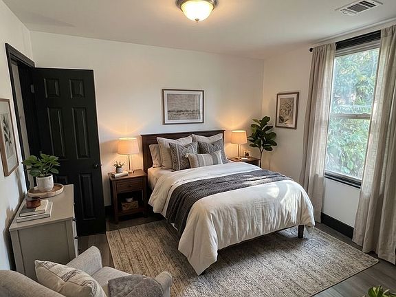 4th image of 910 S 18th St APT 2