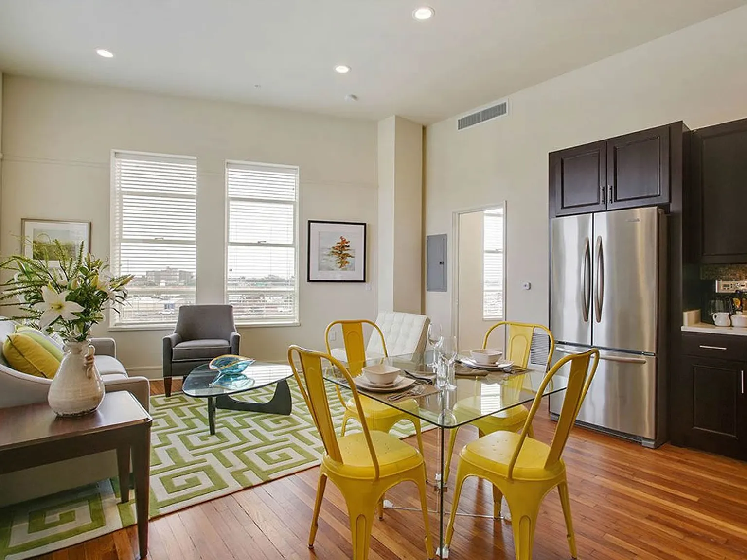 The Howard Luxury Apartments — Photo 4