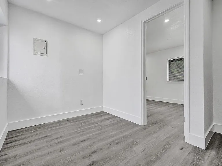 940 SW 28th St #2 — Photo 10