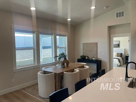 5th image of 2035 Sumac Avenue Block 2 Lot 9
