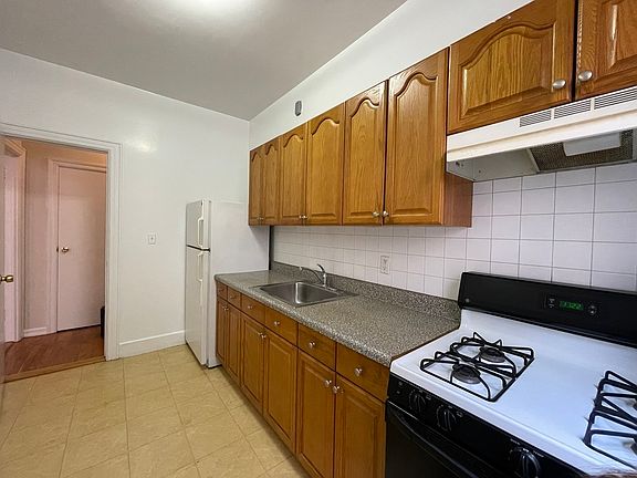 4th image of 48-40 41st St #2R