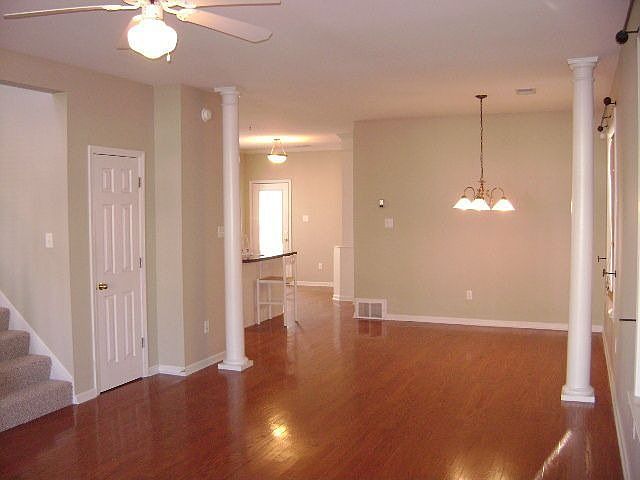 2nd image of 1185 Island Pl E