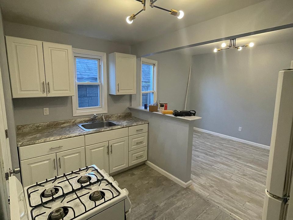 1st image of 176A Parker St APT 2