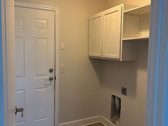 3rd image of 84 Saint Catherine Ct