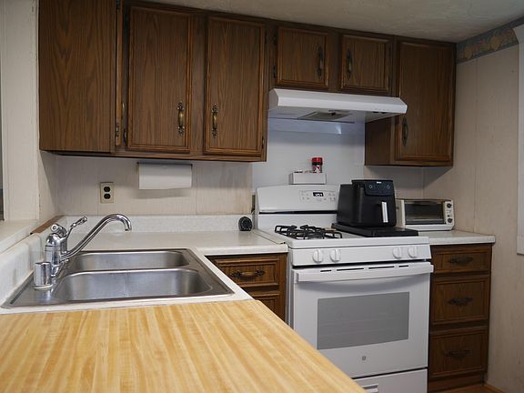 2nd image of 107 E Beaver St