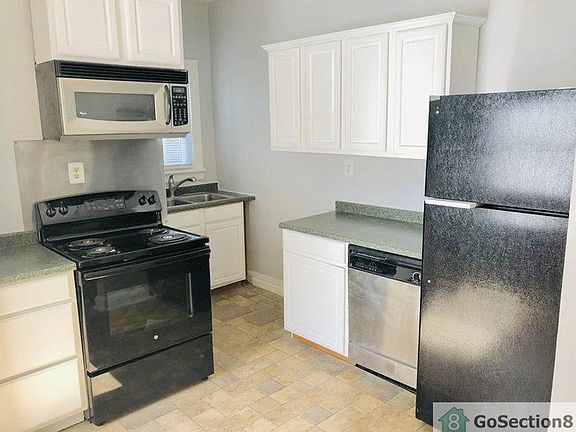 3rd image of 833 Taylor Ave