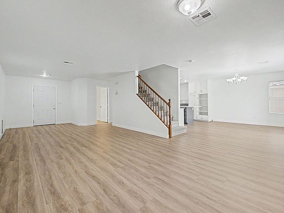 5th image of 10547 Lilac Tree Ave