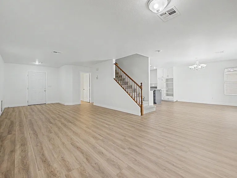 10547 Lilac Tree Ave — Photo 5
