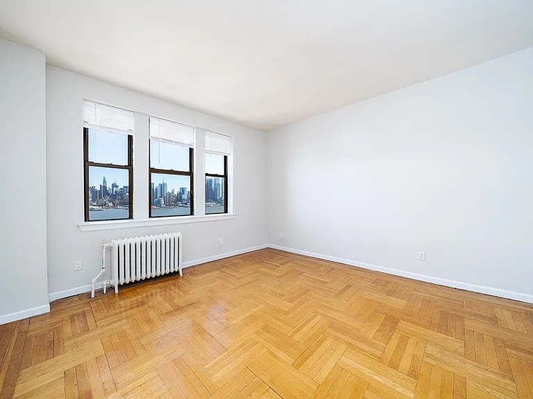 883 Boulevard East #2G — Photo 1
