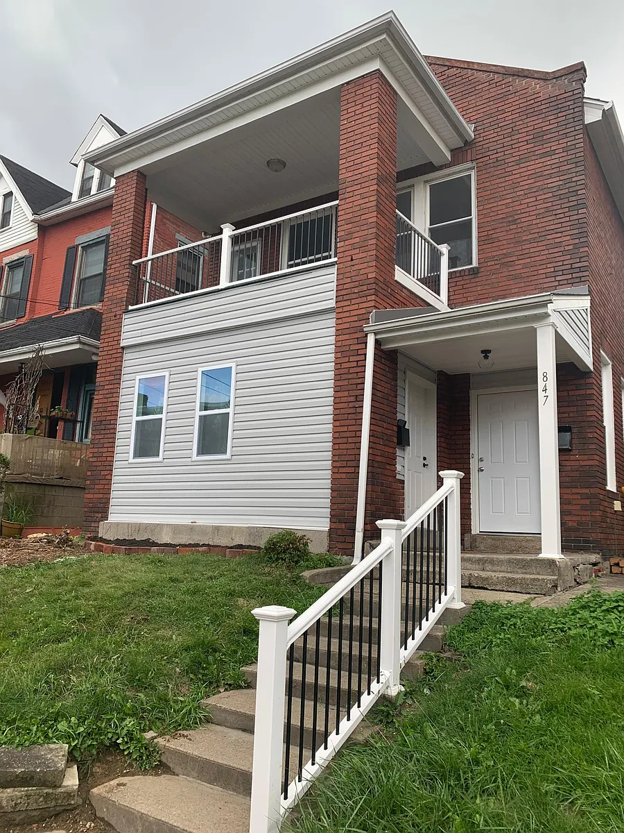 Photo 2 of 12 - 847 Highview St #2 - Pittsburgh, PA Building Photo - 847 Highview St #2
