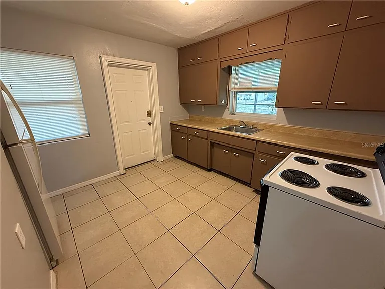 1480 Kathleen Rd — Photo 3