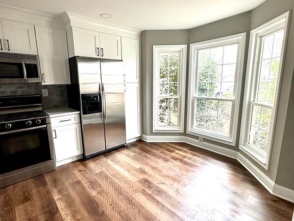 4th image of 240 Daffodil Dr