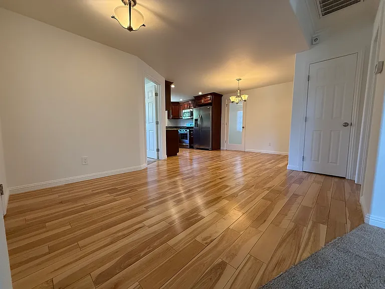 434 Rose Ave — Photo 3