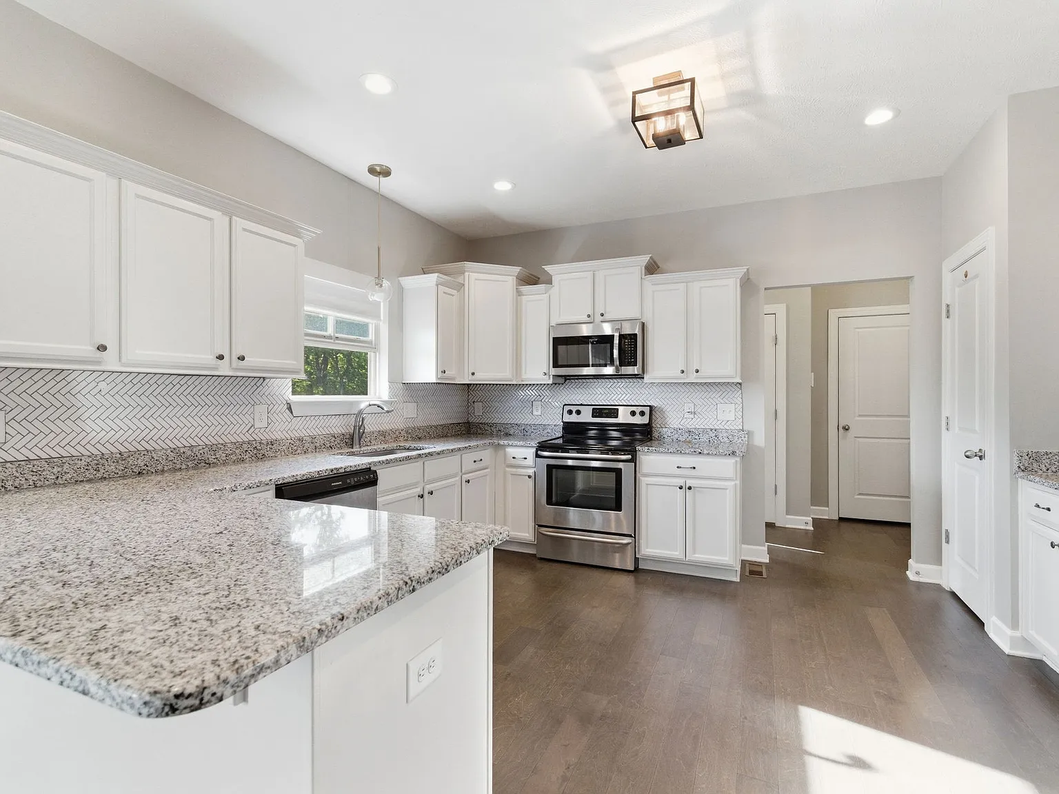 4 bed, 2.5 bath, 2459 sqft, $2,899 — Photo 4