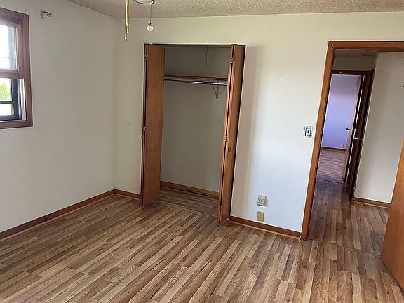3rd image of 20 Lena Ave