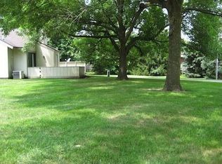 7 Colony West Dr, Champaign, IL