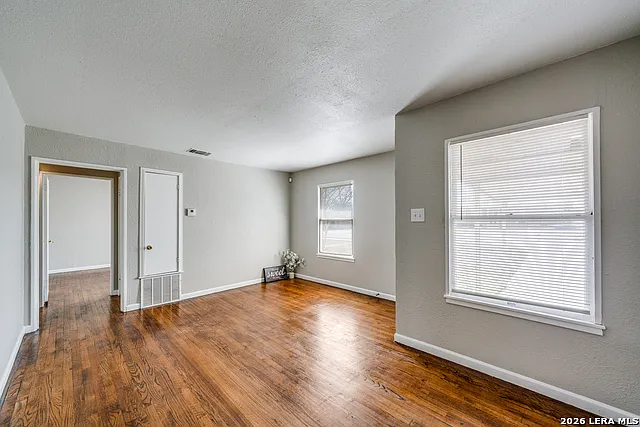 3 bed, 1.0 bath, 1192 sqft, $1,500 — Photo 4