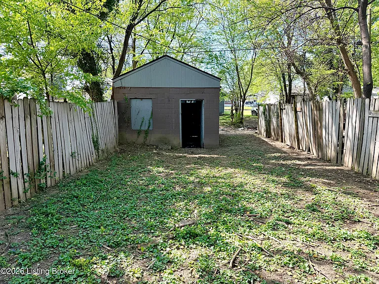 1768 W Hill St — Photo 8
