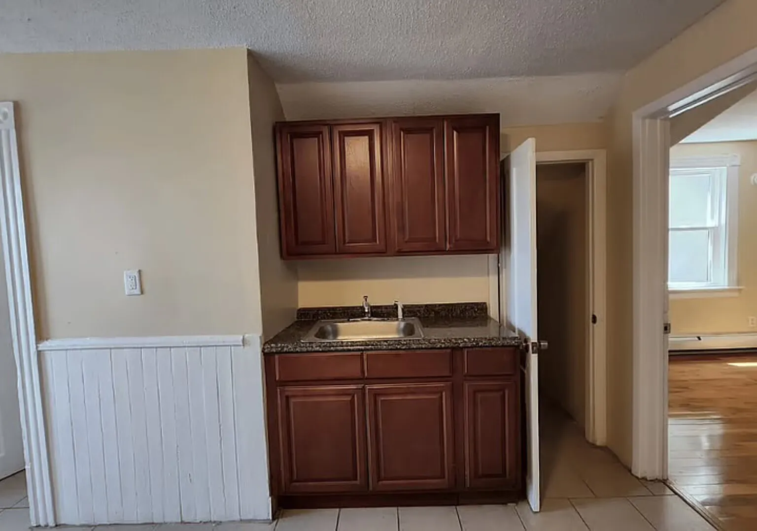 1BD & Office Apartment | Yale Hospital, Yale University, and more! — Photo 1