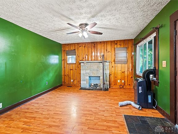 5th image of 1024 Weng Ave