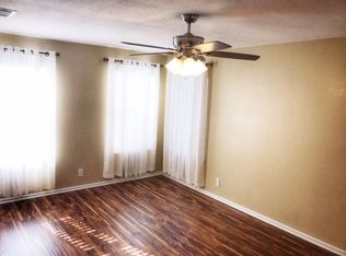 1105 Standish St, Floresville, TX 78114
