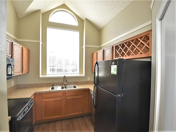 5th image of 6817 Driffield Cir W