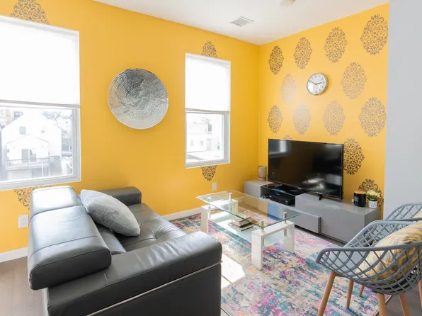 1111 7th Street image 3 of 14