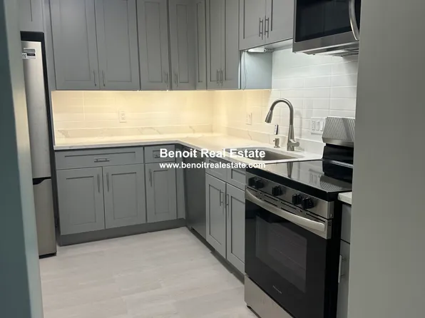 2500 Mystic Valley Pkwy APT 705, Medford, MA 02155