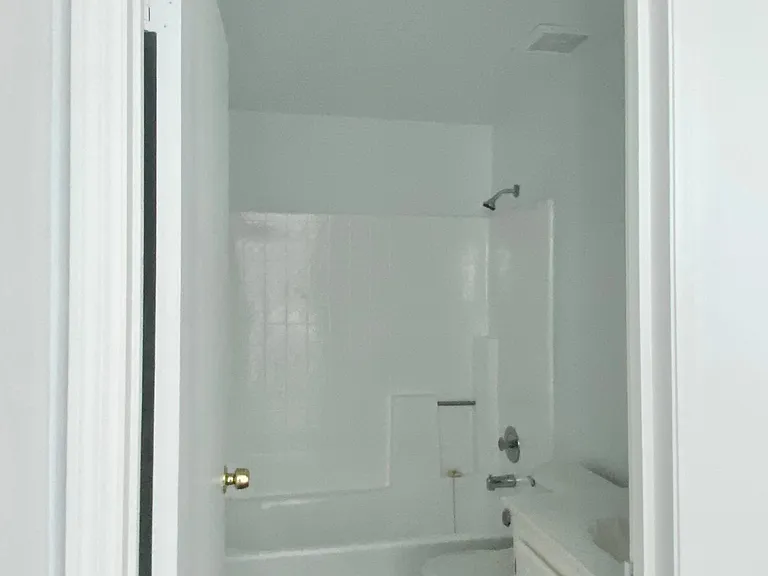 820 W 14th St — Photo 9