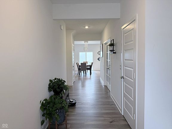 4th image of 7251 Darley Ln