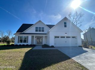 112 Starkey Creek Dr, Swansboro, NC 28584