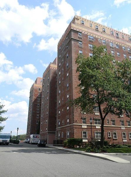 1st image of 70 S Munn Ave APT 1003