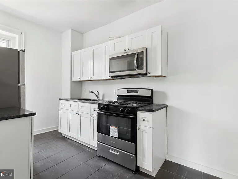 5045 Pulaski Ave — Photo 16