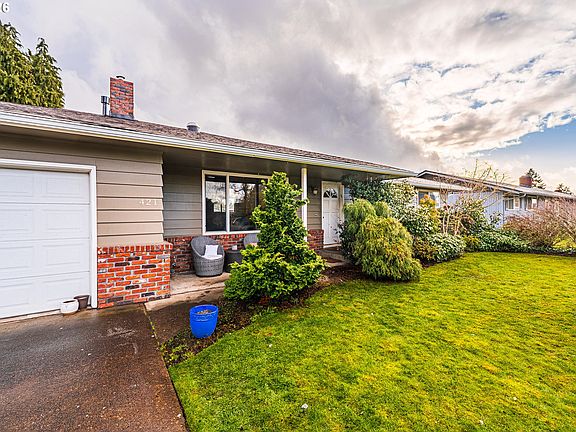 3rd image of 421 Woodlane Dr