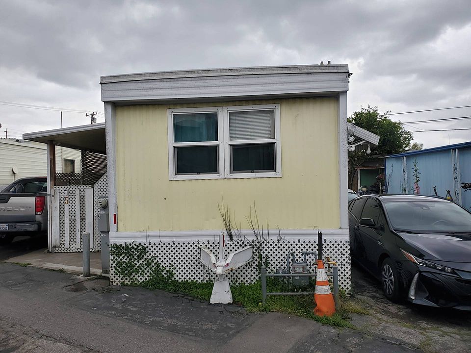 1st image of 13713 S Vermont Ave Space 5