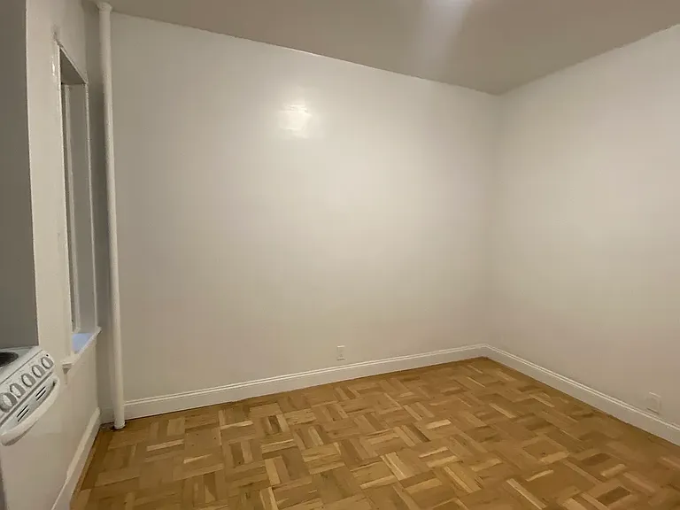 309 W 54th St #3D — Photo 3