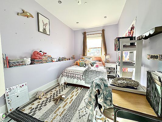 5th image of 82 Woodhull St