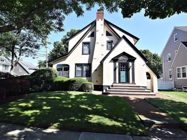 23 Sherman Street, Lynbrook, NY 11563