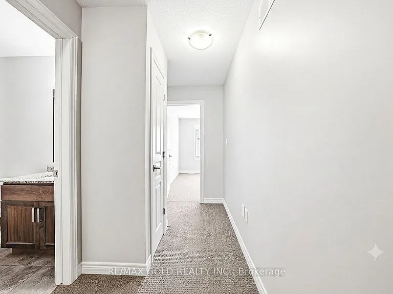 4 Bird Ln — Photo 12