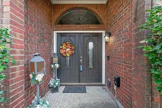 6732 Coach House Ln — Photo 2