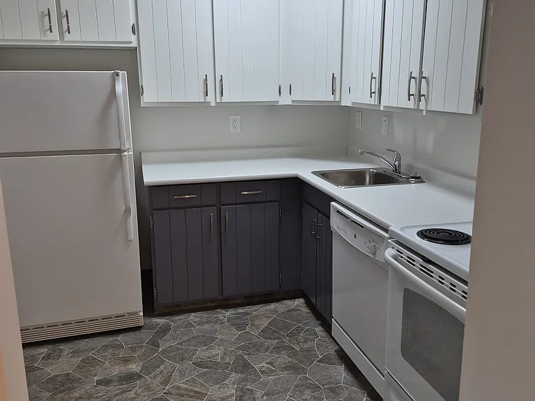 101 Silverthorn Rd NW — Photo 14