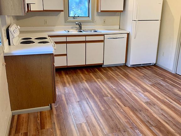 2nd image of 3207 Driftwood Ln